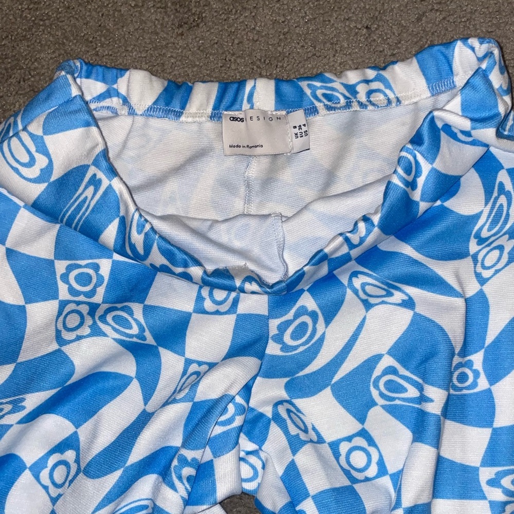 Patterned Set - Picture 2 of 6